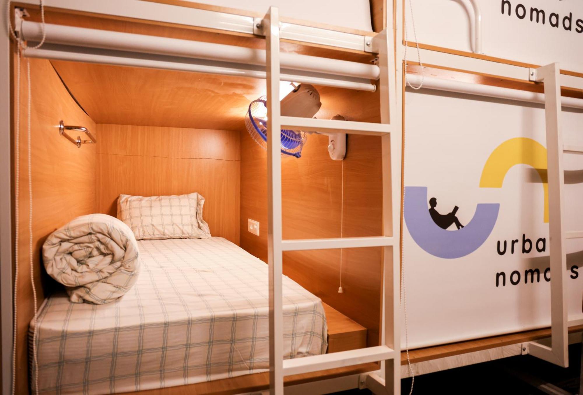 Хостел Urban Nomads Pune Riverside Colive Cowork Екстер'єр фото